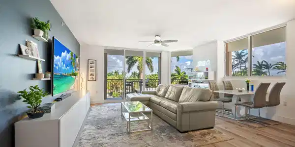 Image 4: 5-web-or-mls-2001-n-ocean-blvd-304