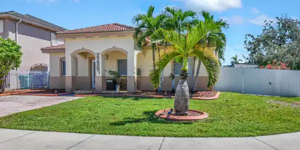 Image 4: 02-22567 SW 102nd Path-2