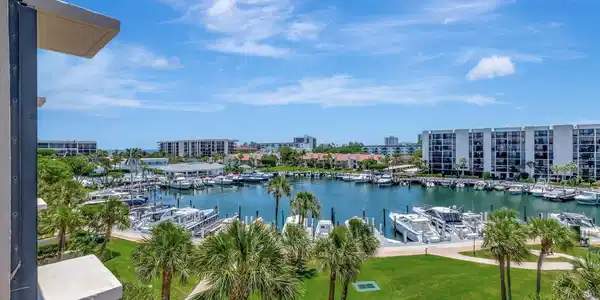 2707 N Ocean Boulevard