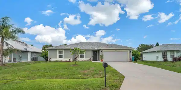 191 SW Glenwood Drive