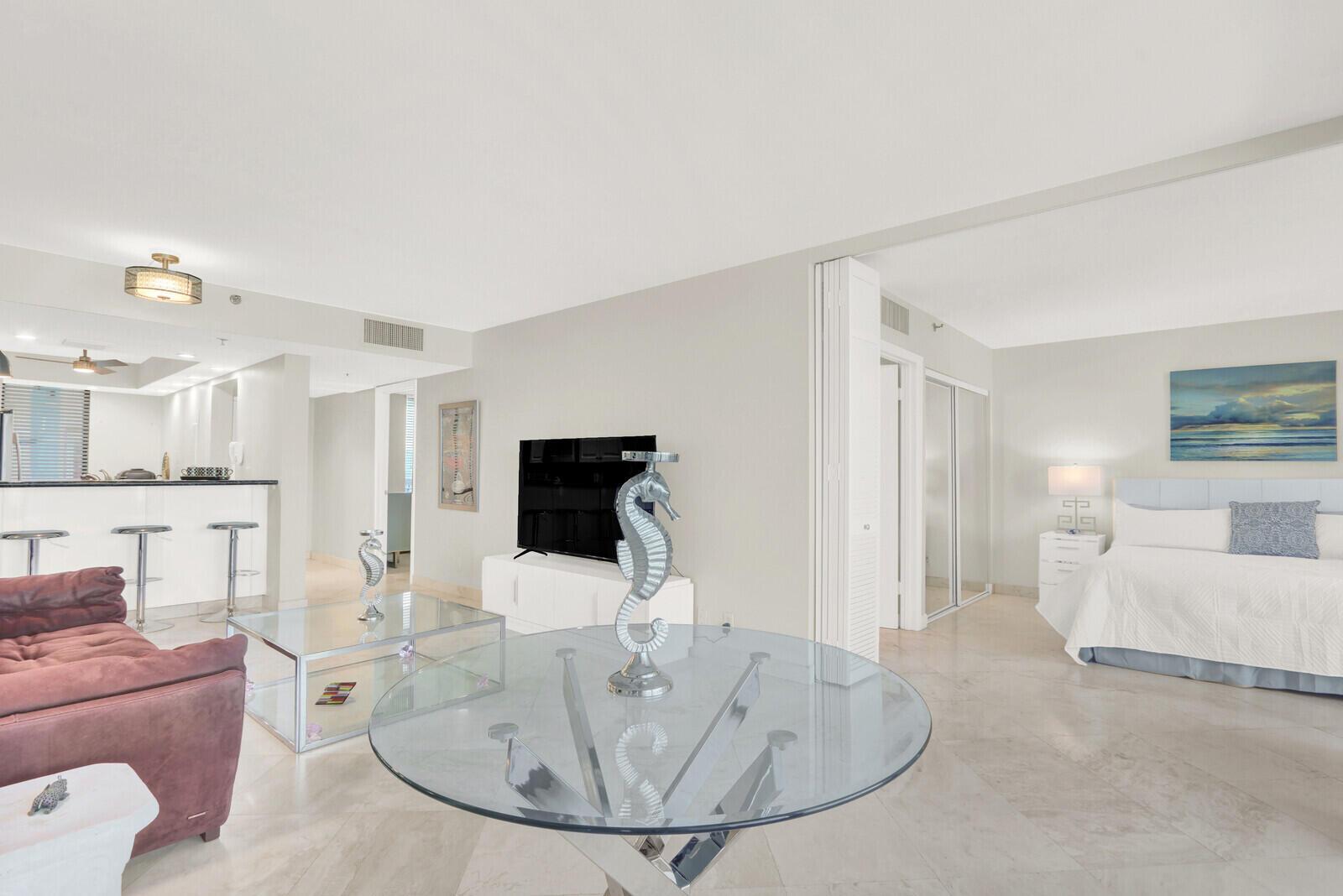 Image 2: Living Room