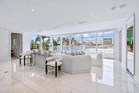 44 Cocoanut Row