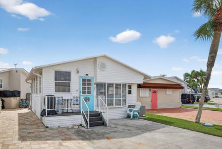 121 Nettles Boulevard