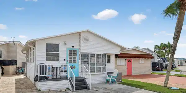 121 Nettles Boulevard