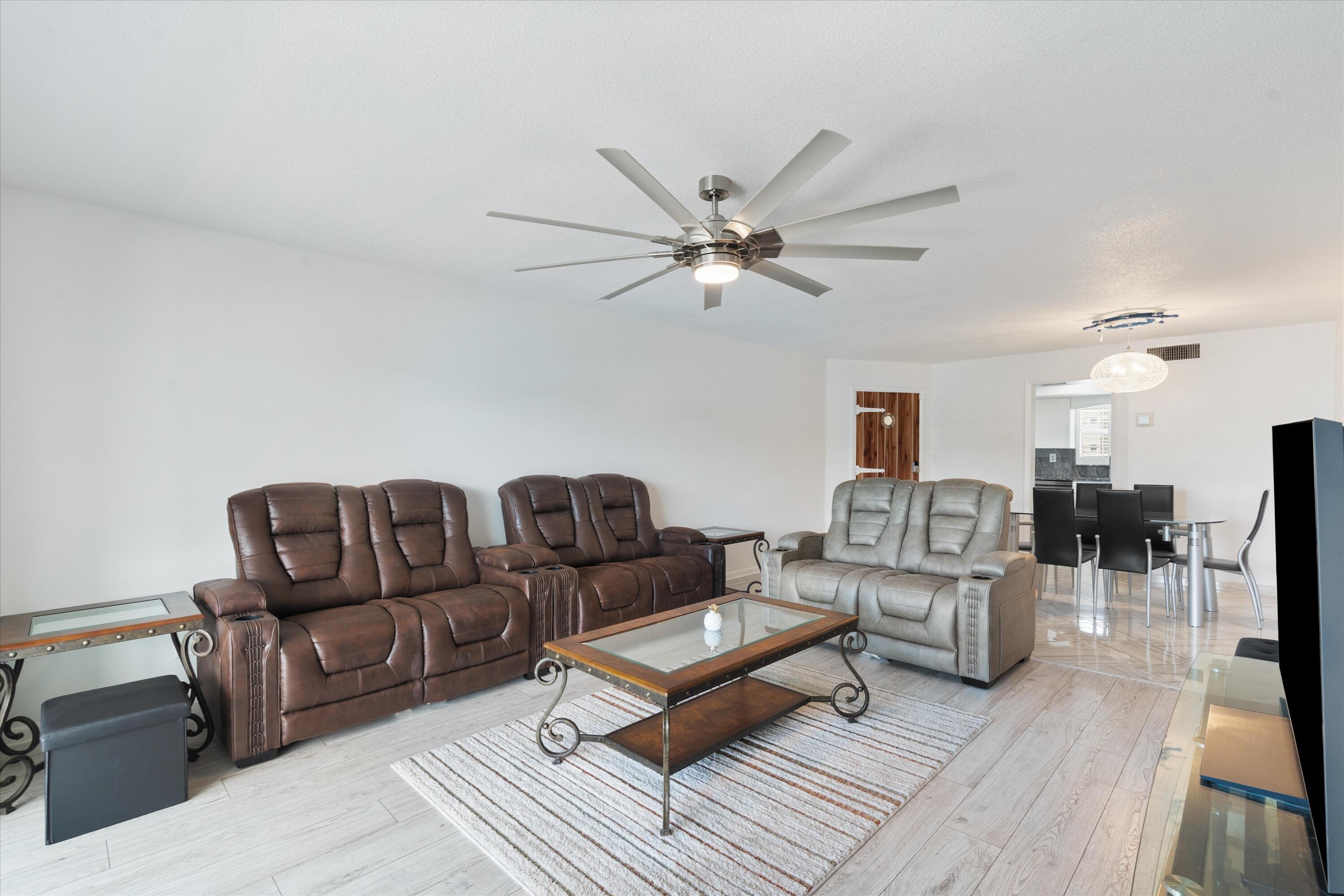 Image 4: 06-117 Lehane TErr #210 NPB, FL-108