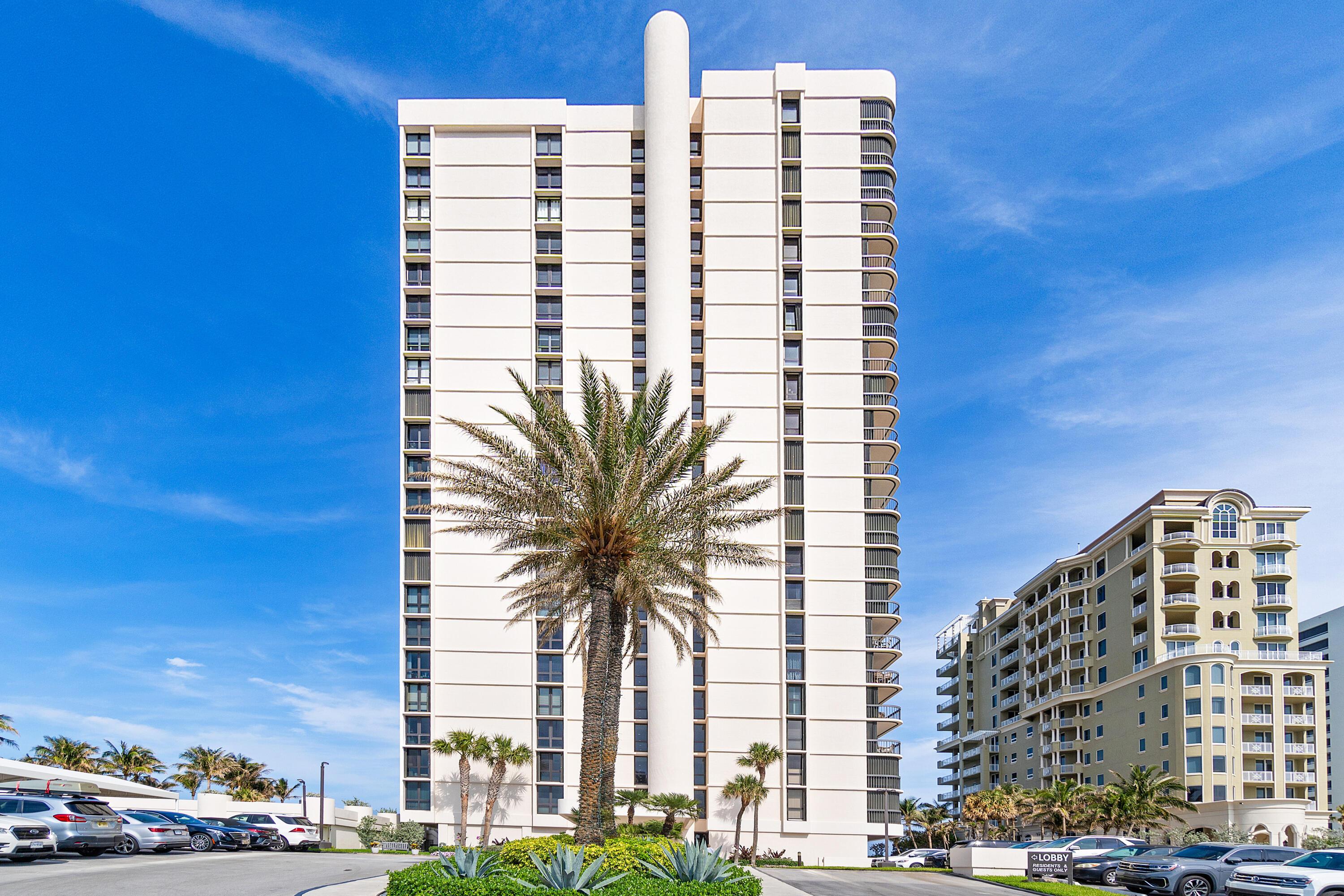 Image 2: 001-5380NorthOceanDrive-5G-RivieraBeach-