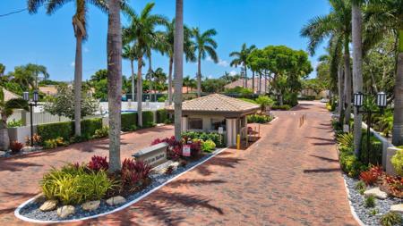 100 Pelican Pointe Drive