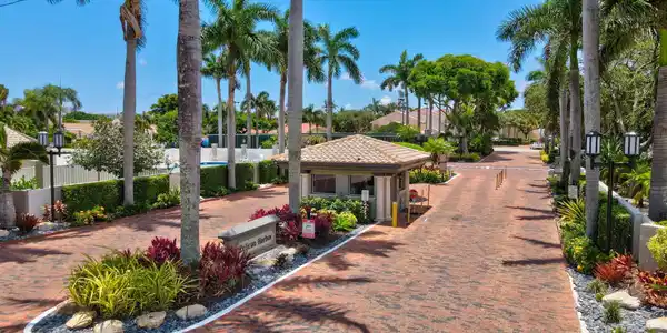 100 Pelican Pointe Drive