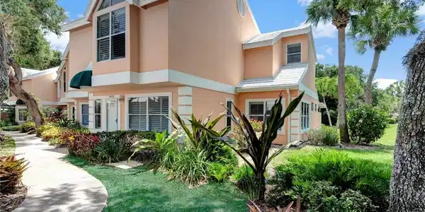 1402 Coral oak lane