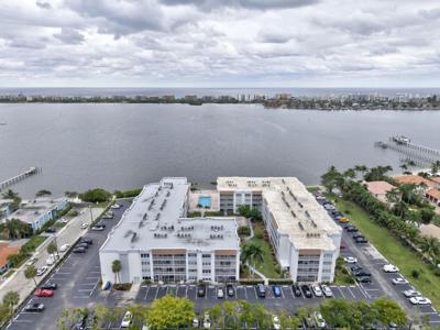 1502 S Lakeside Drive