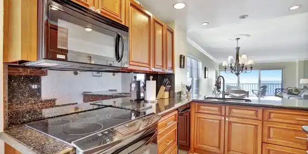 Image 4: Kitchen