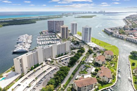 136 Lakeshore Drive