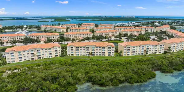 27 Harbour Isle Drive W