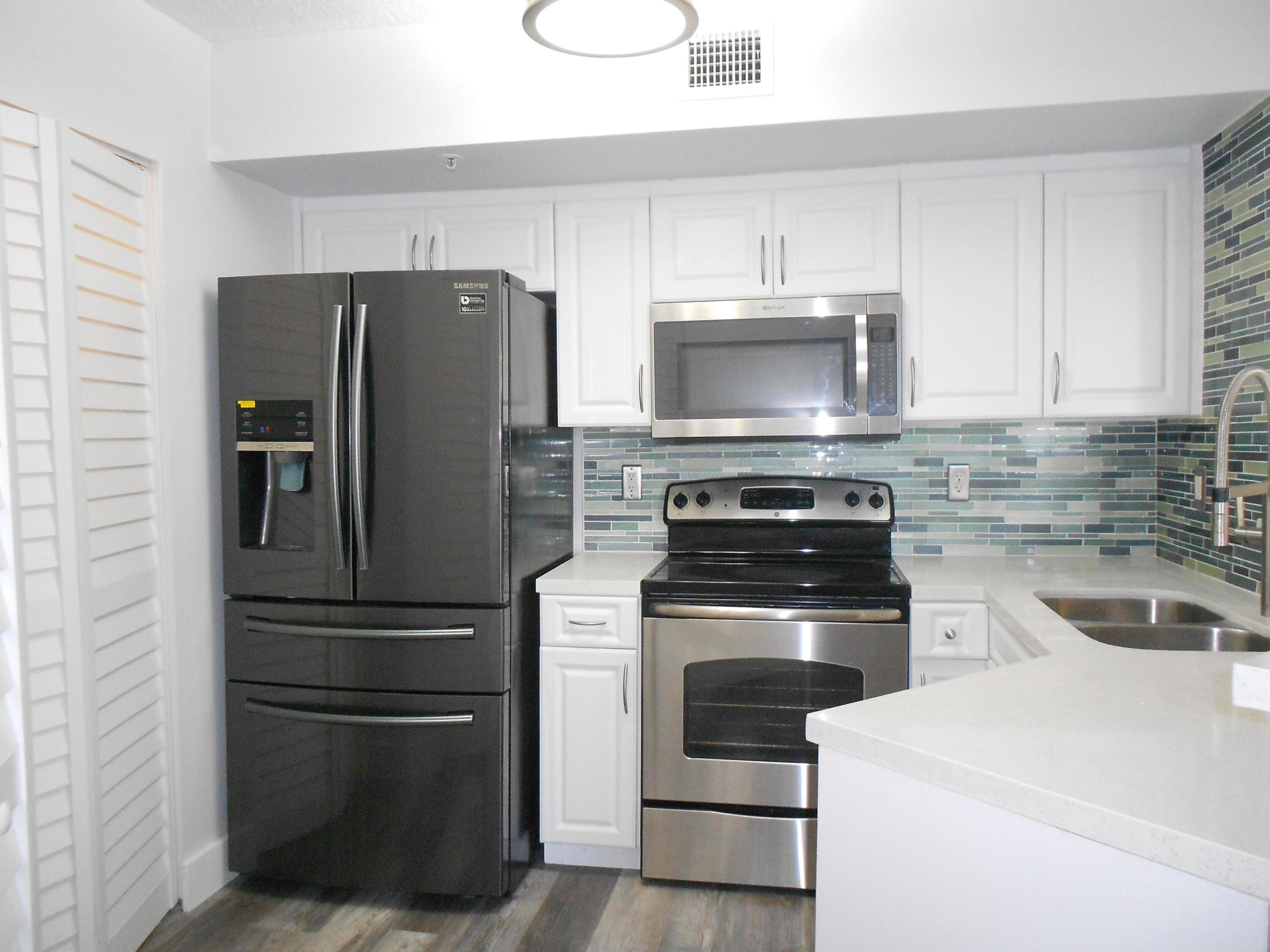 Image 3: Kitchen