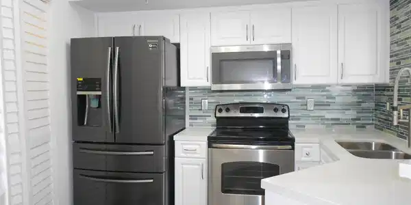 Image 3: Kitchen