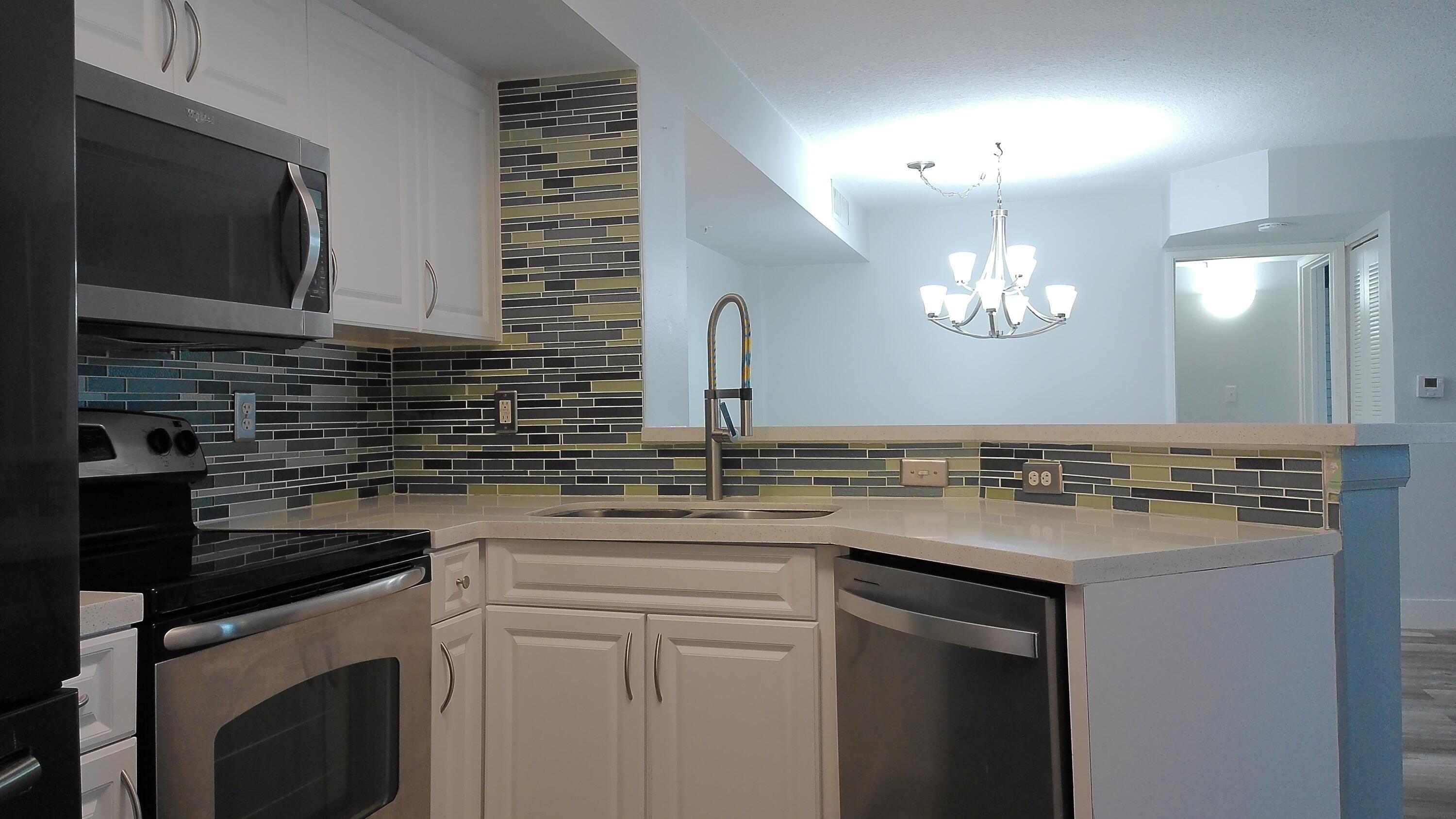 Image 4: Kitchen