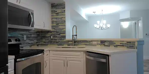 Image 4: Kitchen