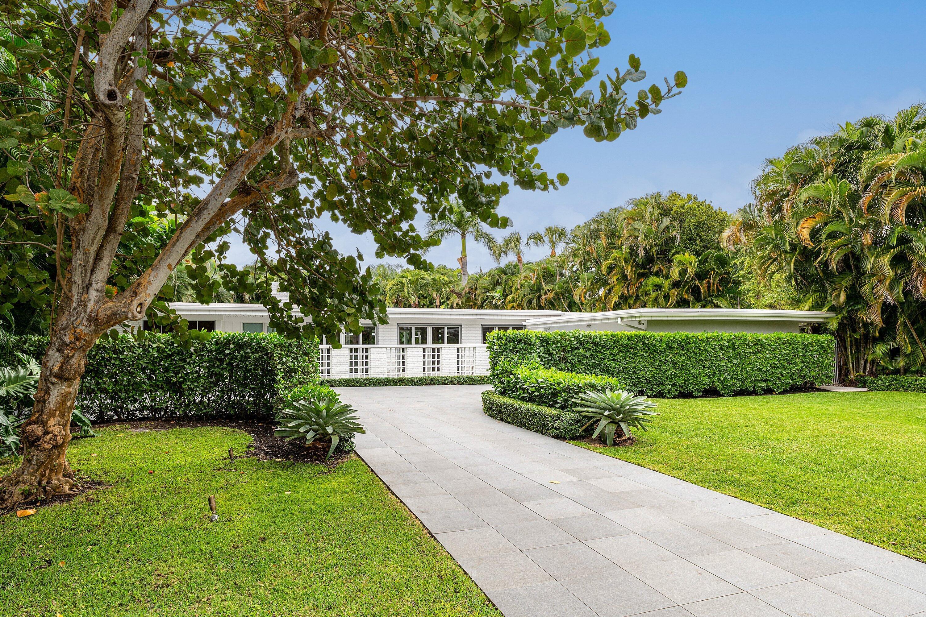 Image 3: 002-713SoutheastAtlanticDrive-HypoluxoIs