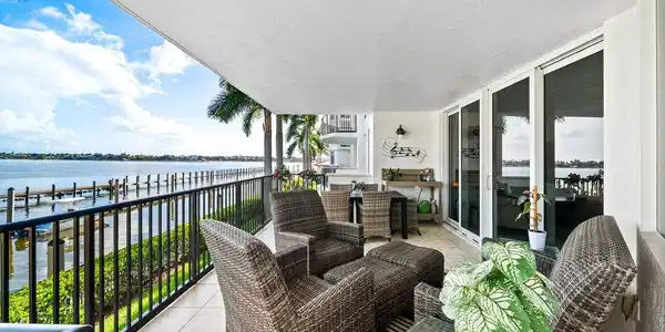 Image 2: 041-2700NFederalHighway-BoyntonBeach-FL-