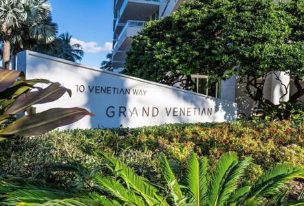 10 Venetian Way