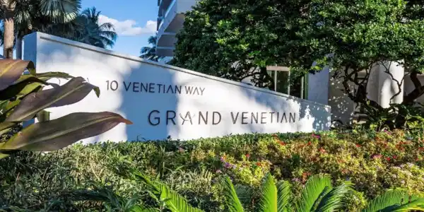 10 Venetian Way