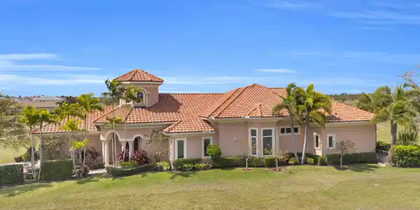 408 SE Fascino Circle