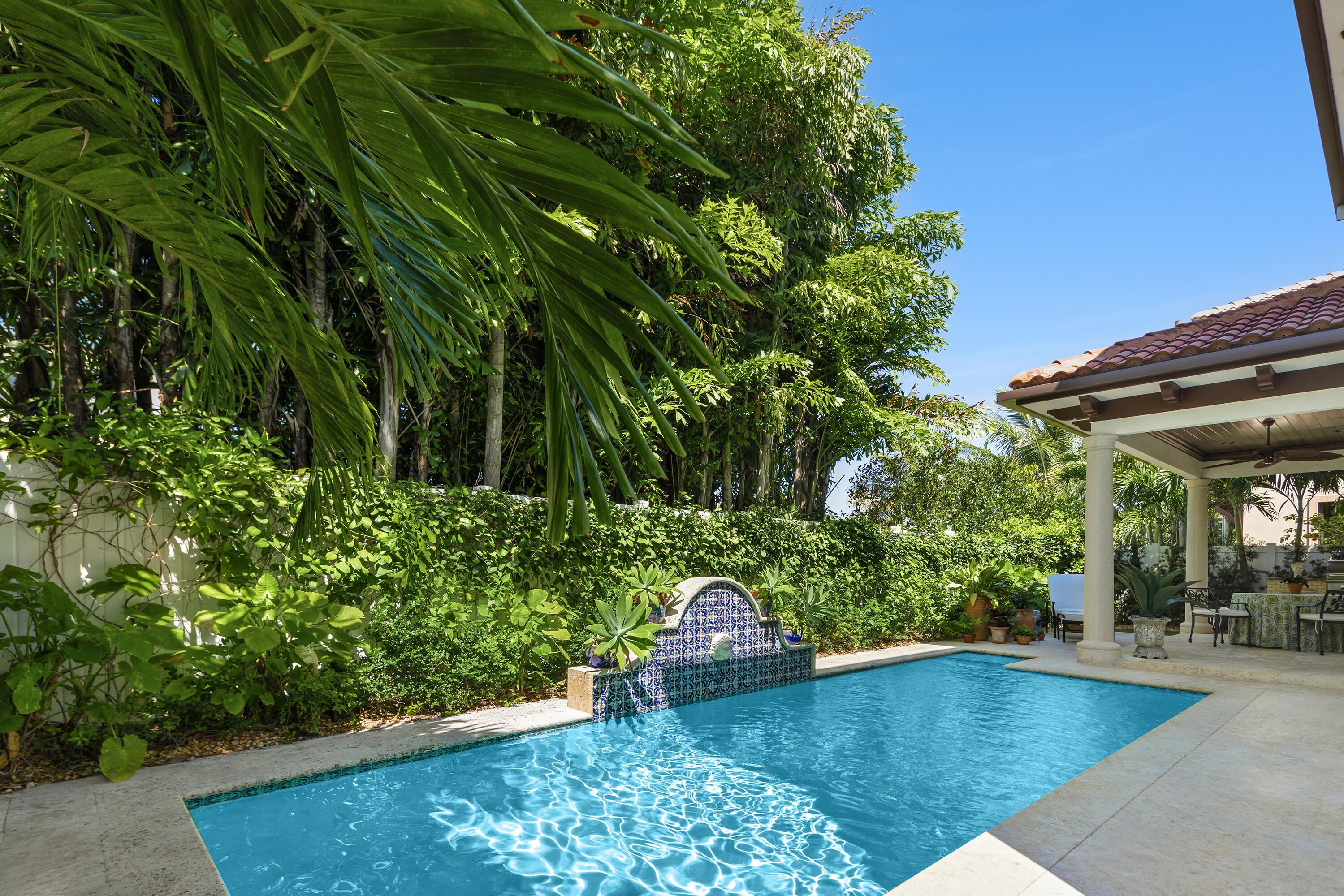 Image 2: Pool