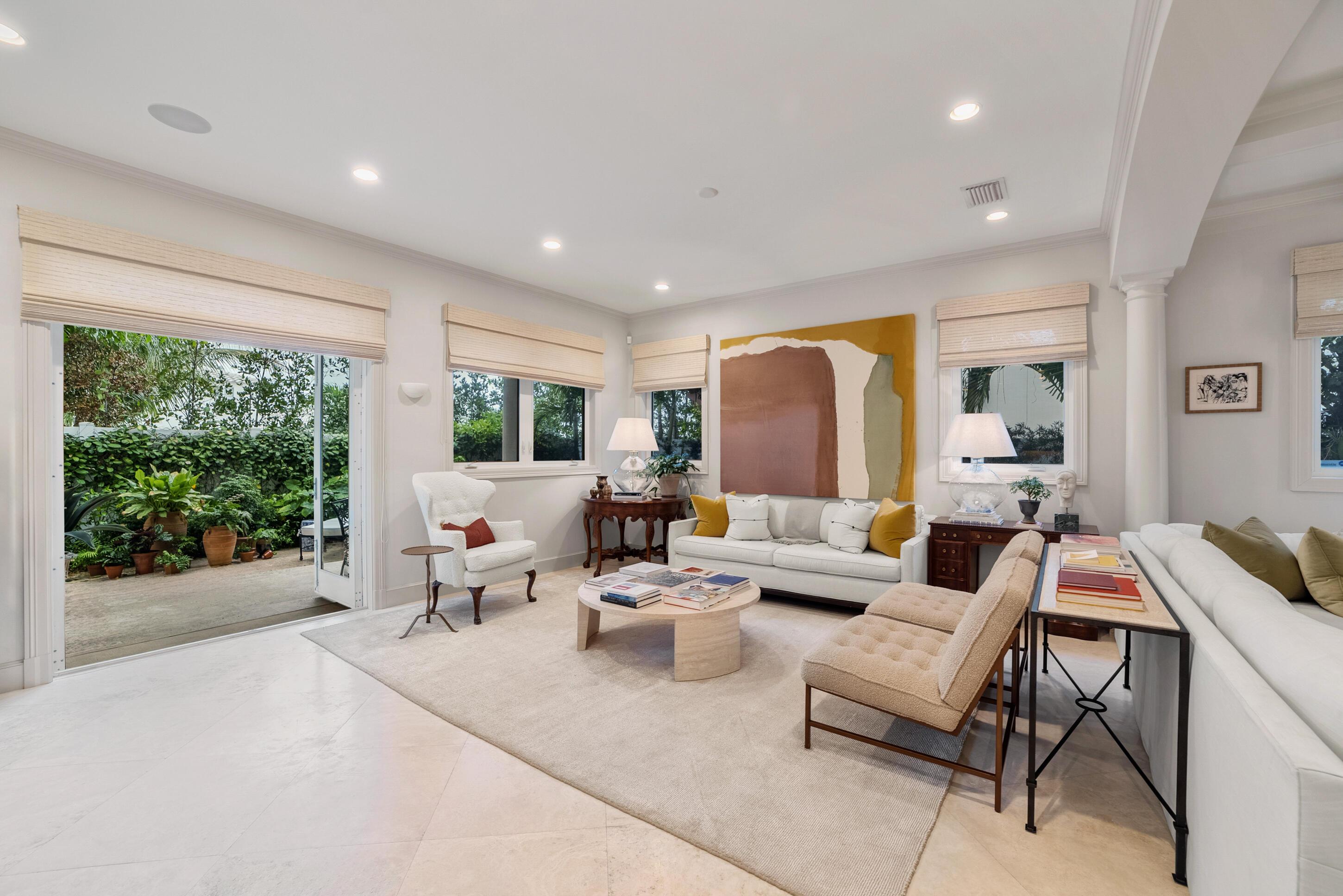 Image 3: Living Room