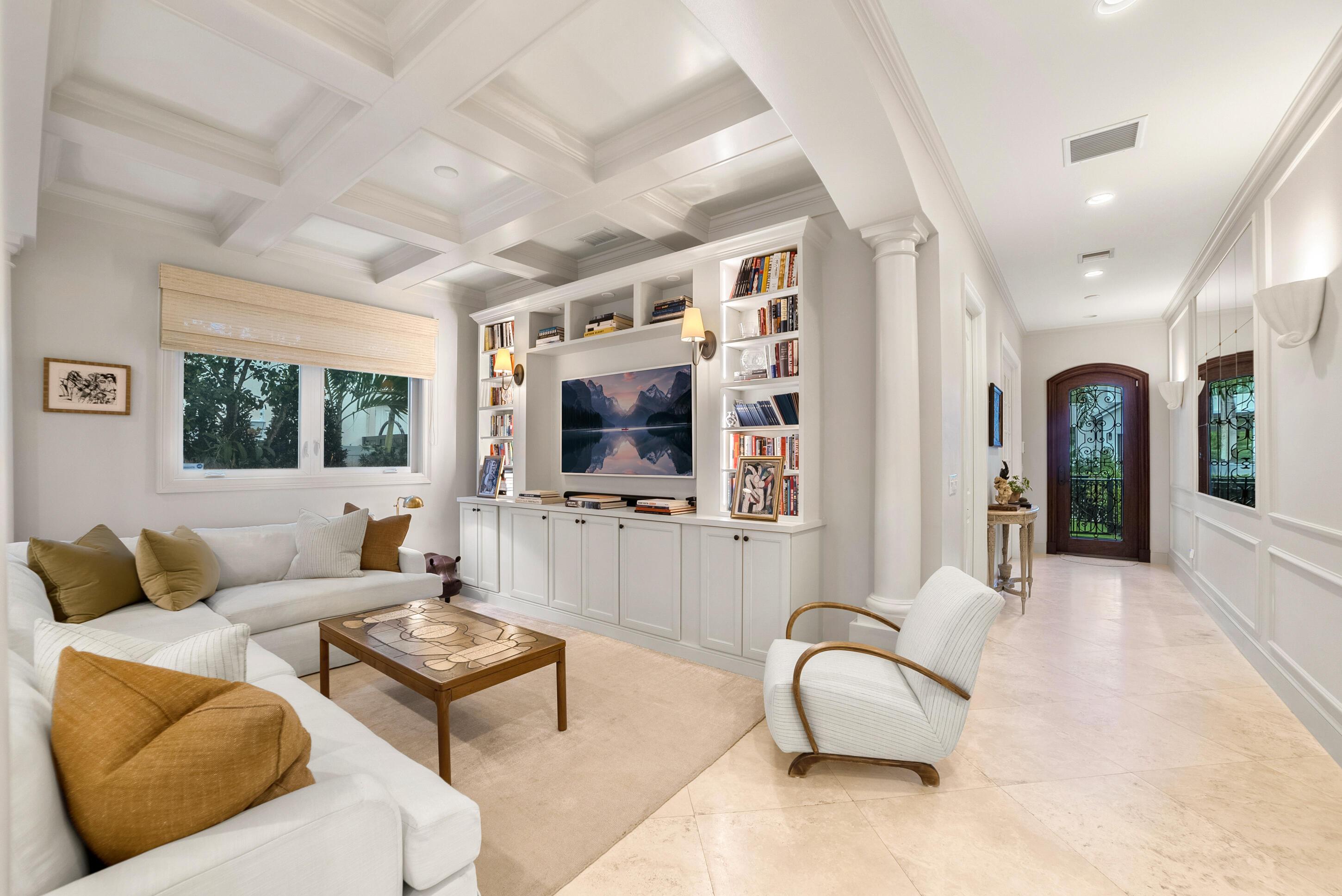 Image 4: Living Room
