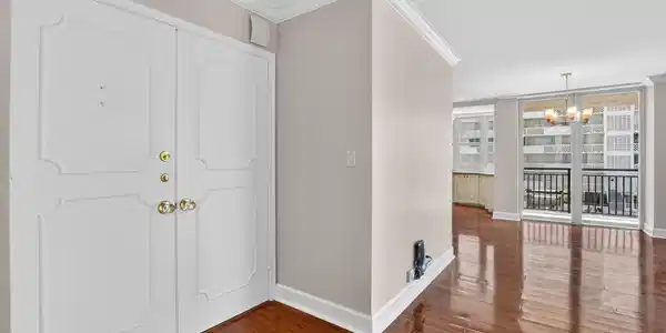 Image 4: Entrance from Foyer