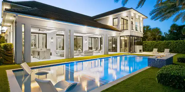 Image 2: Outdoor Lounge Are