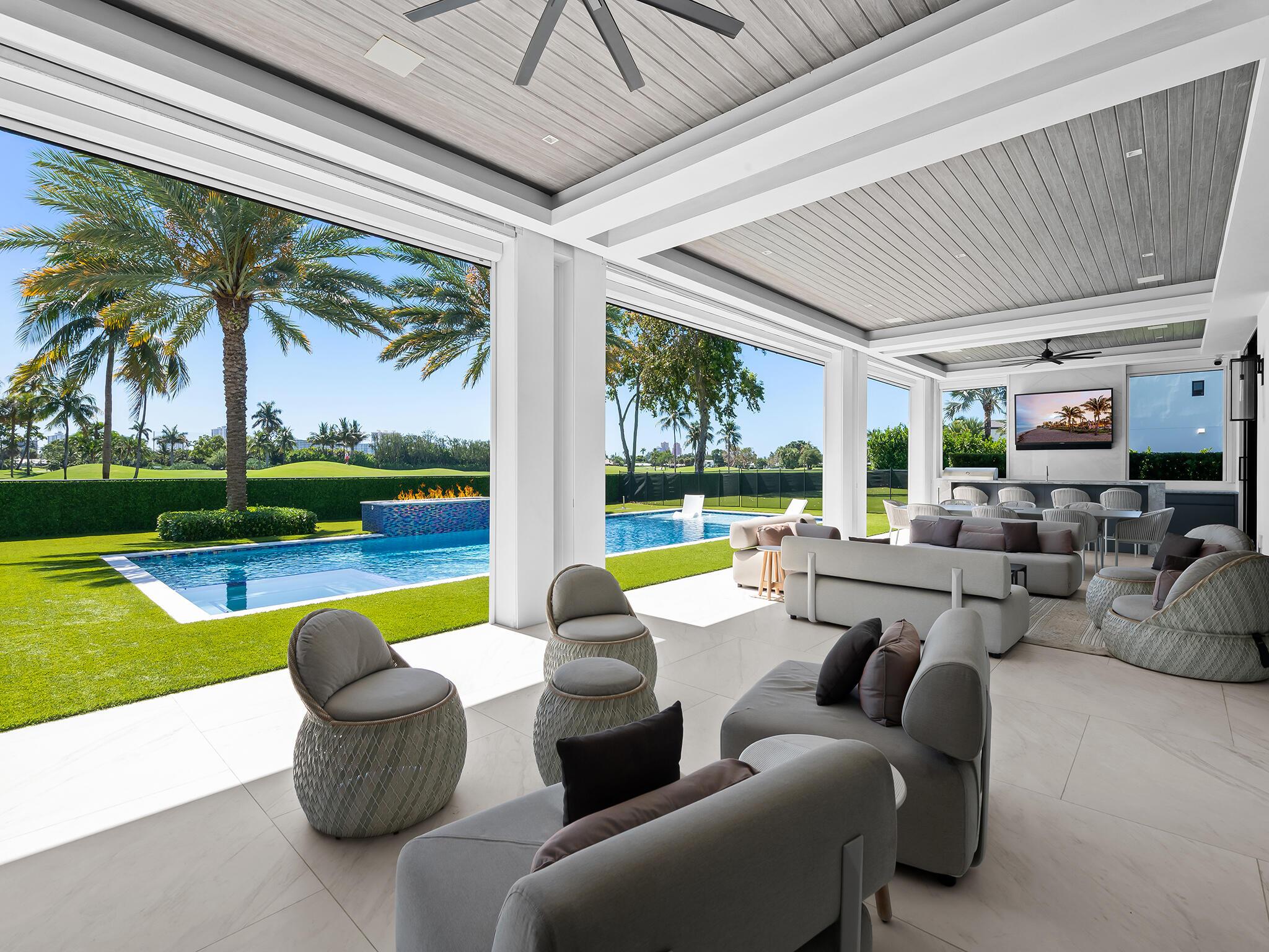 Image 3: Outdoor Lounge Area