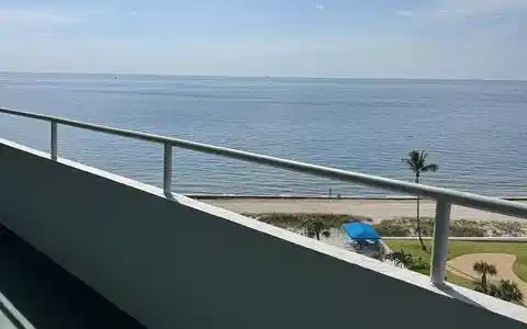 Image 3: BALCONY VIEW