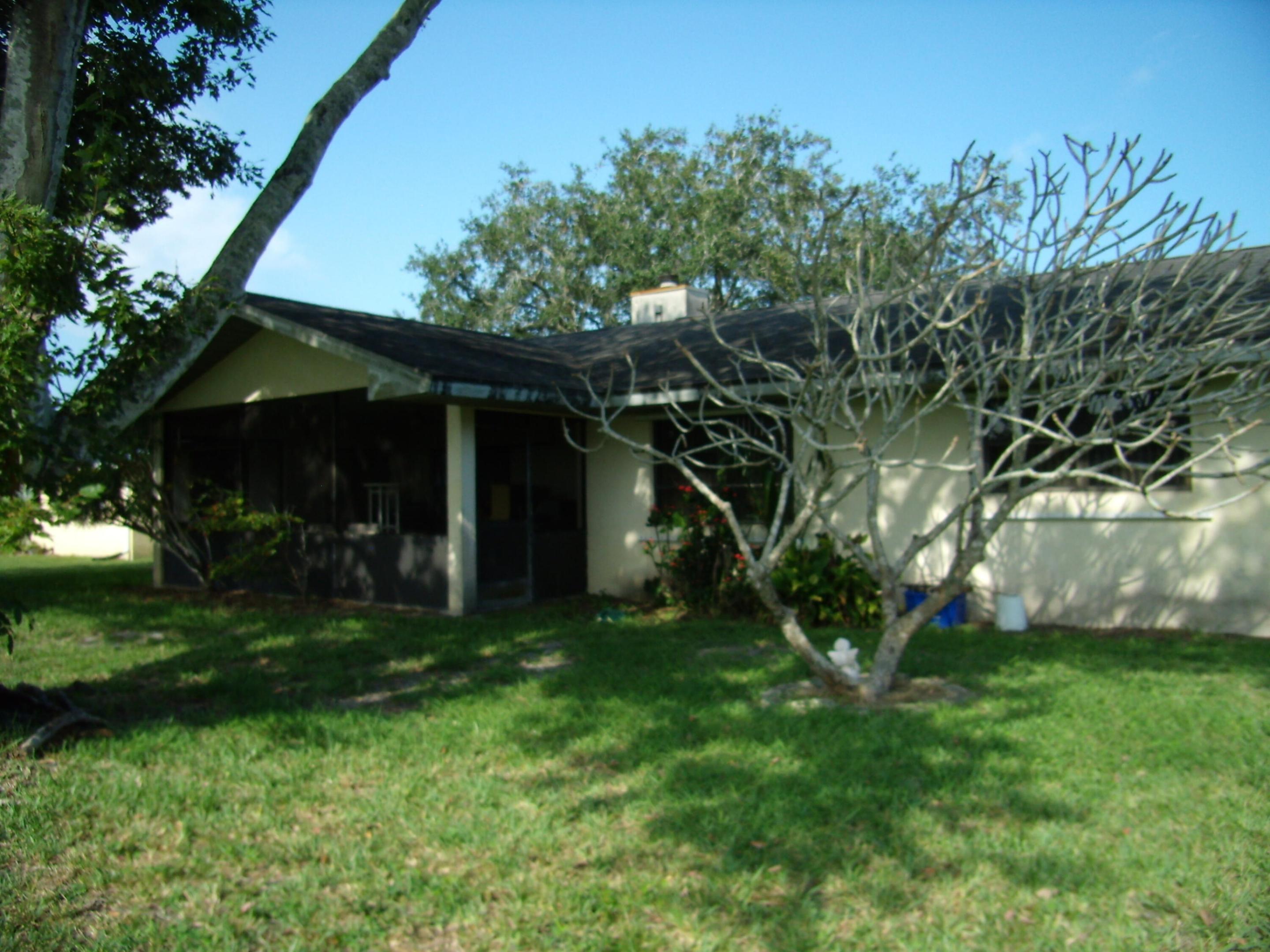 Image 2: back view of lanai