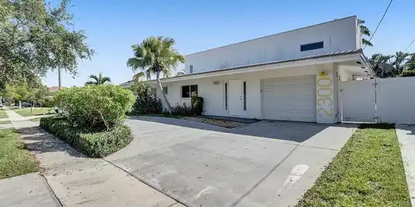 2300 NE 48th Ct