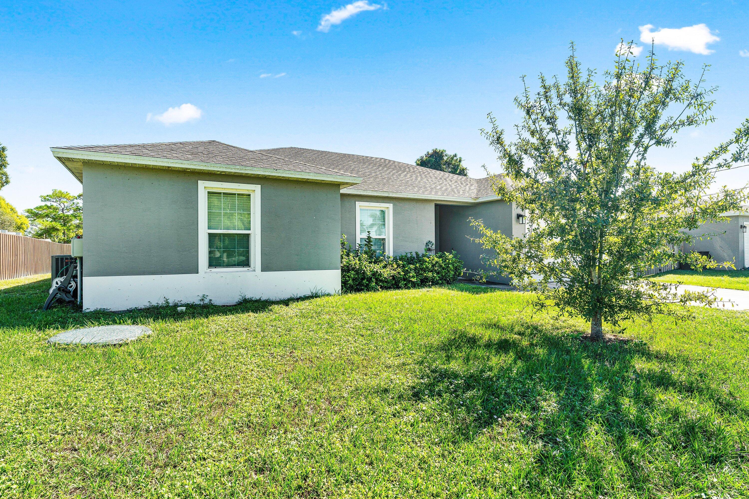 Image 4: 002-2333SoutheastAneciStreet-PortStLucie