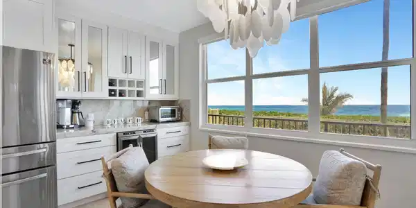 Image 2: Breakfast Bar & Wine Cooler