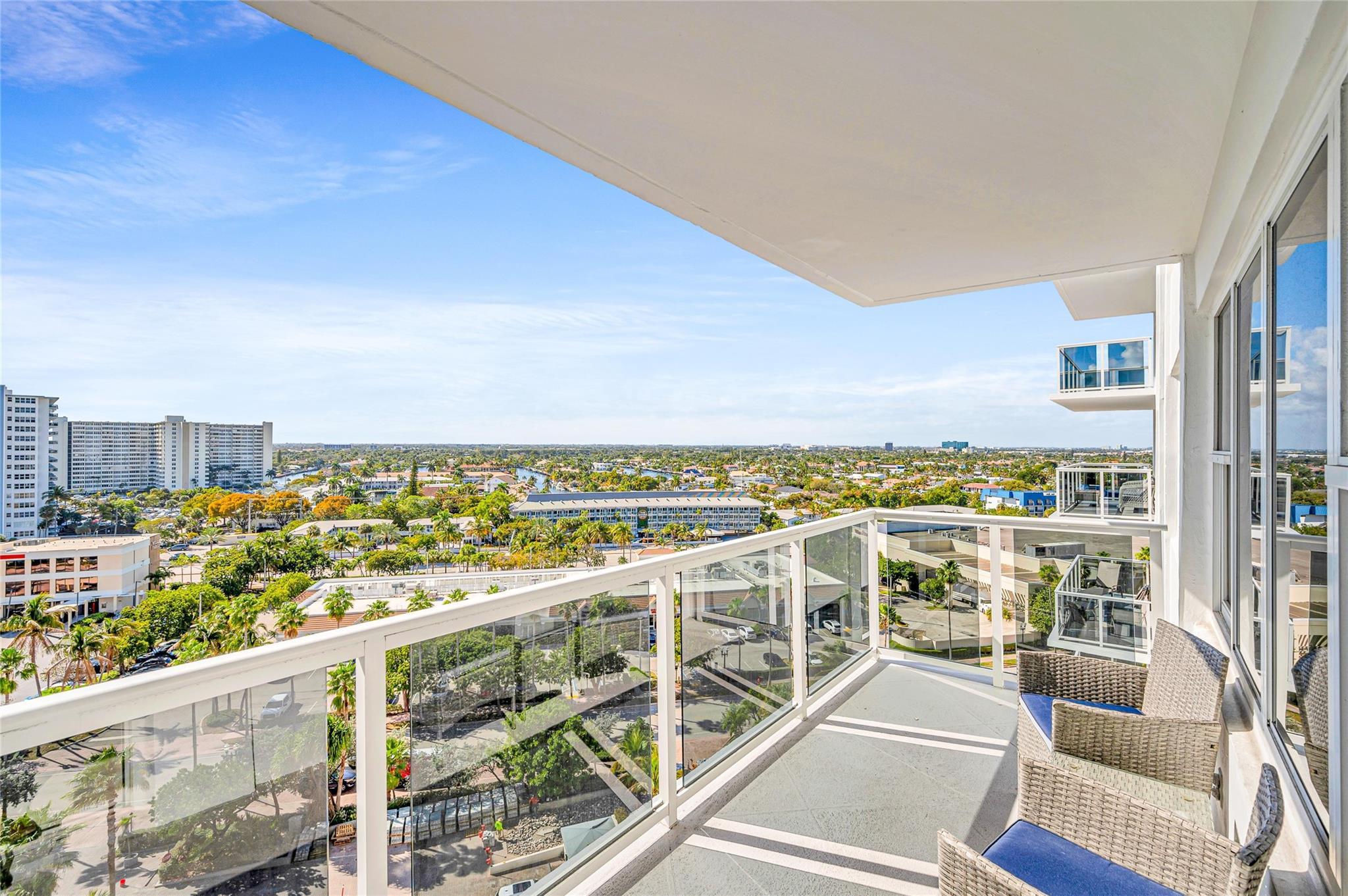 Image 3: Expansive Views and Beautiful Sunsets