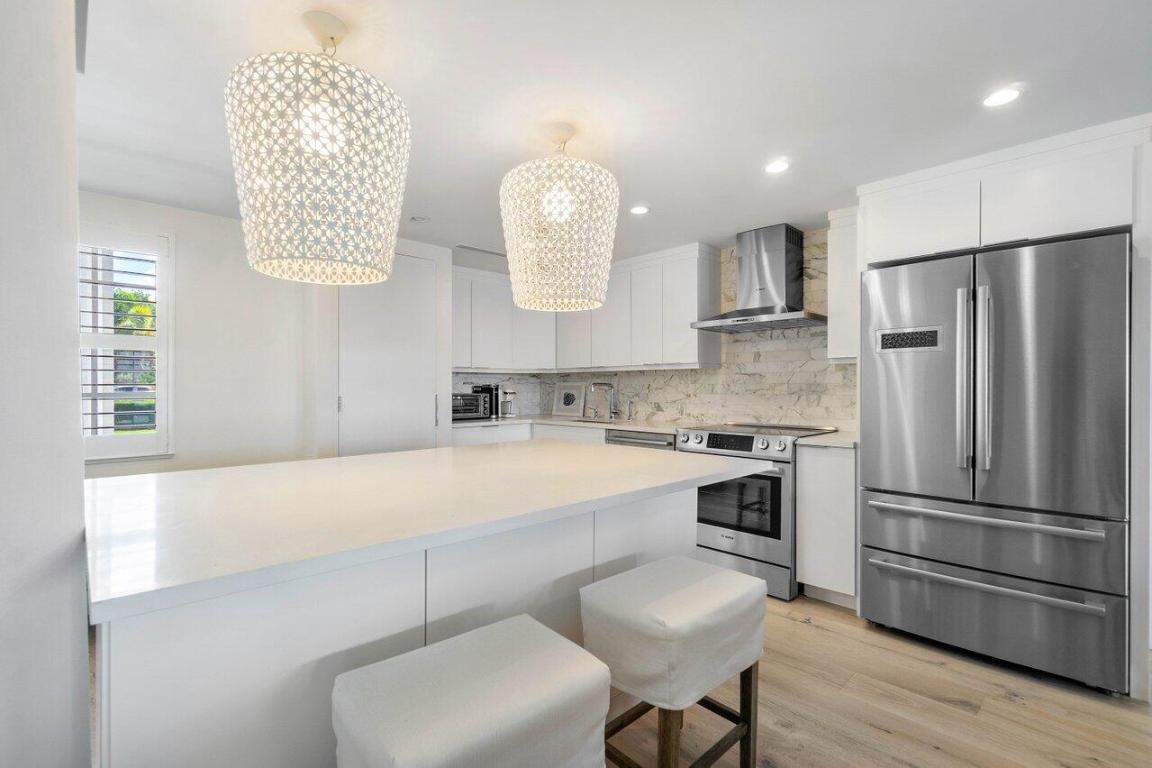 Image 2: Kitchen