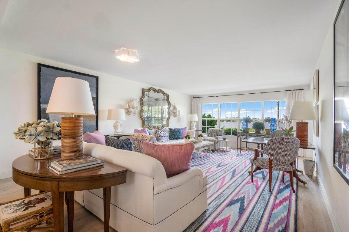 Image 3: Living Room