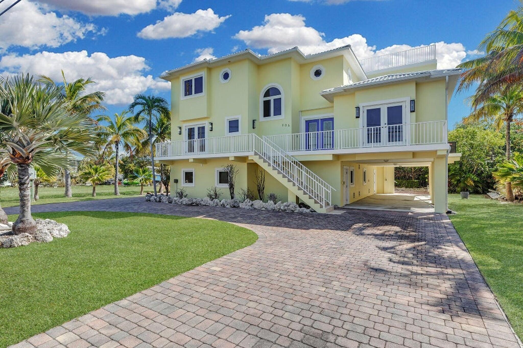 Image 2: 2-Custon Luxury Waterfront