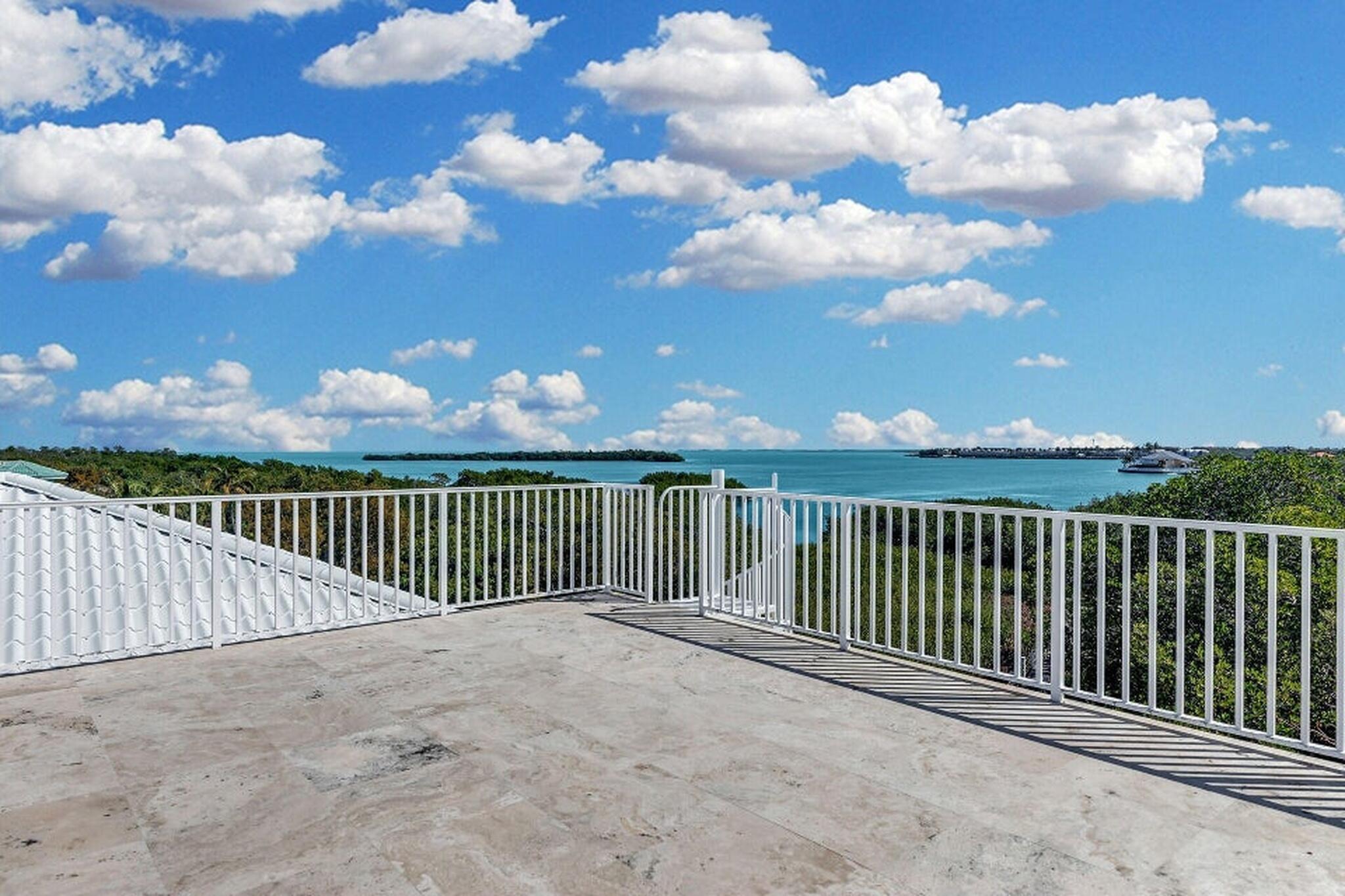 Image 4: 4-360 WATERFRONT VIEWS FROM THE OBSERVAT