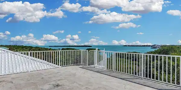 Image 4: 4-360 WATERFRONT VIEWS FROM THE OBSERVAT