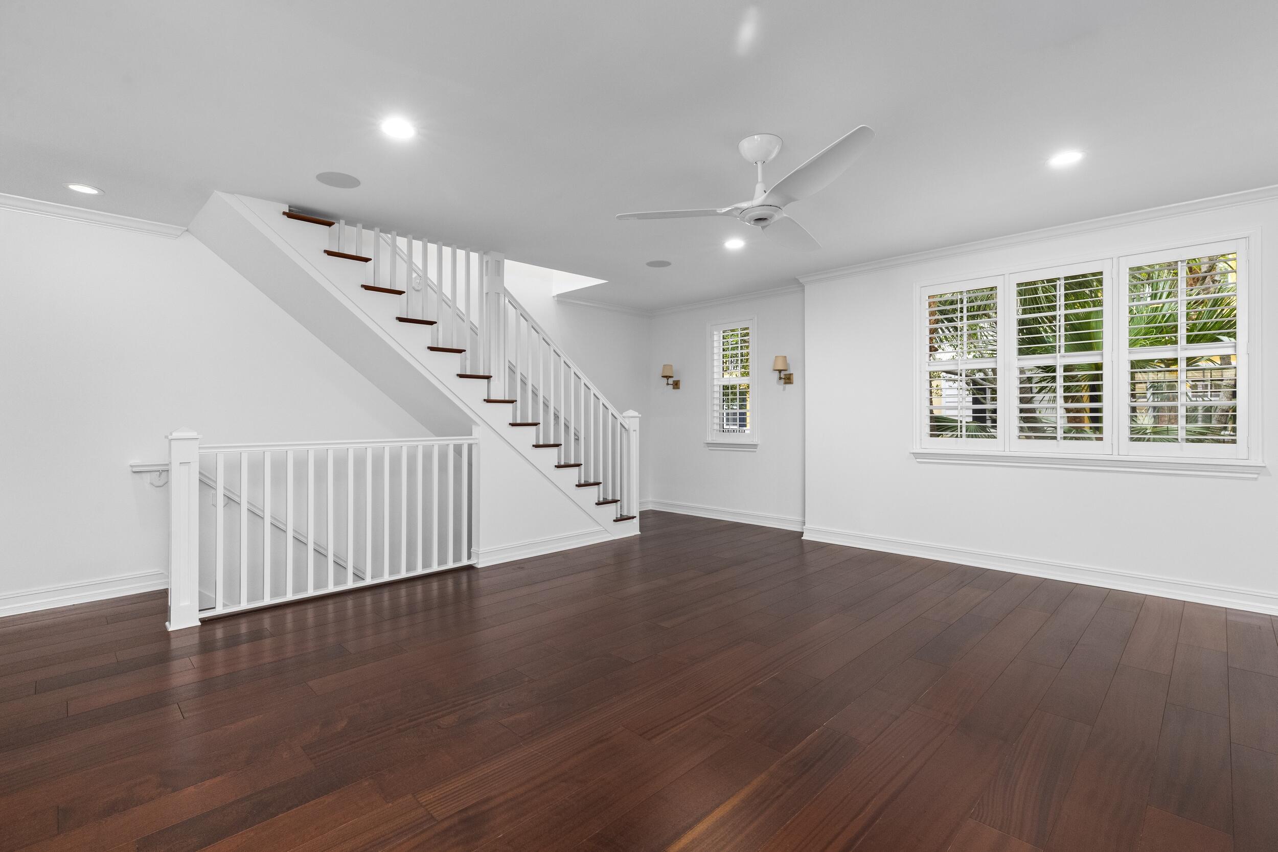 Image 3: Living Room