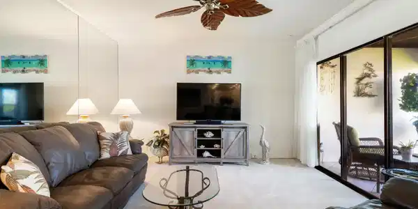 Image 3: Living Room