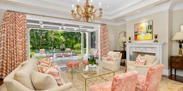 Image 4: Living Room