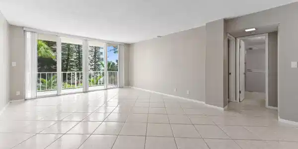Image 4: 10 living room 02