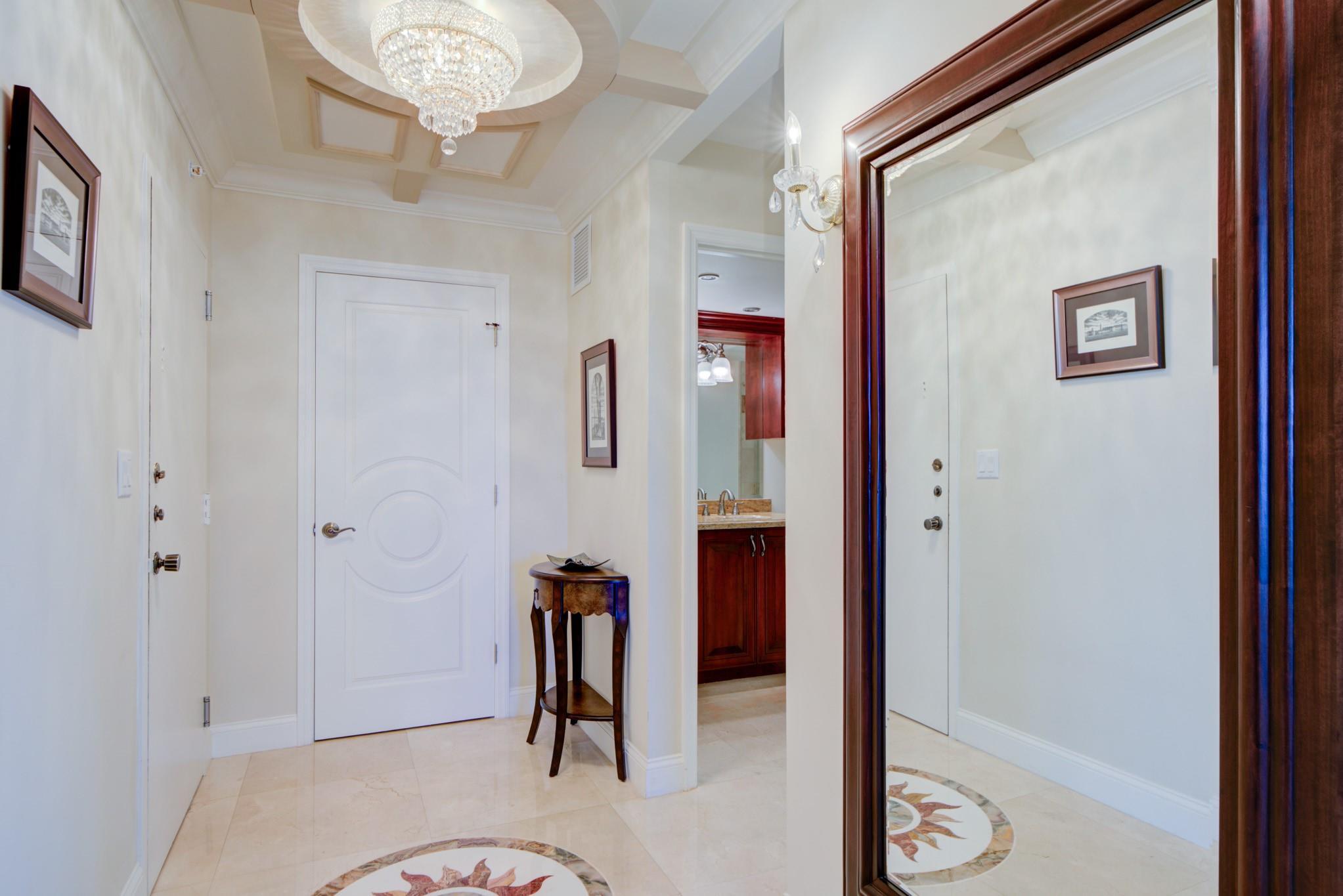 Image 4: Foyer entrance