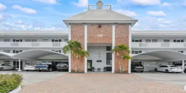 700 NE Harbour Terrace