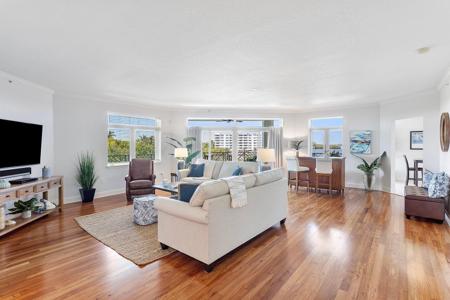 309 E Ocean Avenue